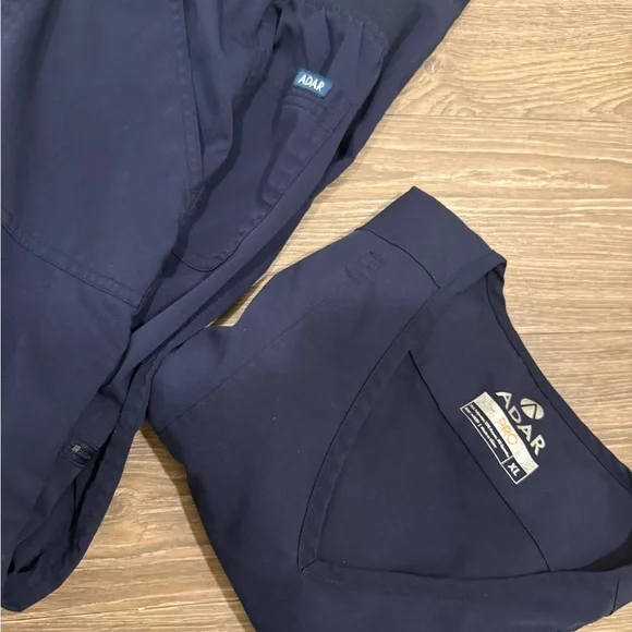 Women’s Adar Scrub Set - Picture 3 of 3